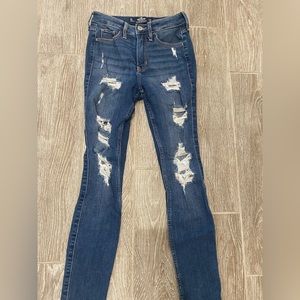 Hollister high rise stretchy ripped jeans, size 0S.